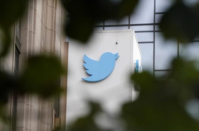 El logo de Twitter en la sede de la empresa en San Francisco, el 8 de diciembre de 2022. (Foto AP /Jeff Chiu)