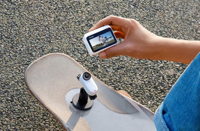 The Insta360 Go 3 with its thumb-sized camera detached from its 'Action Pod' body for remote viewing.